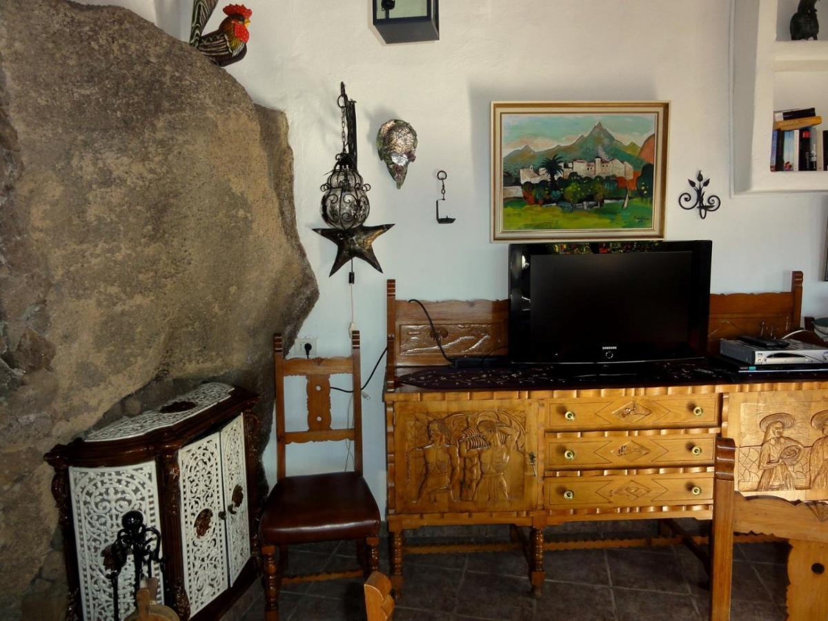 Castillo Lanzarote Villa Sophie - Luxury Villa -Sleep In A Volcanic Cave With Heated Pool Tias Bagian luar foto