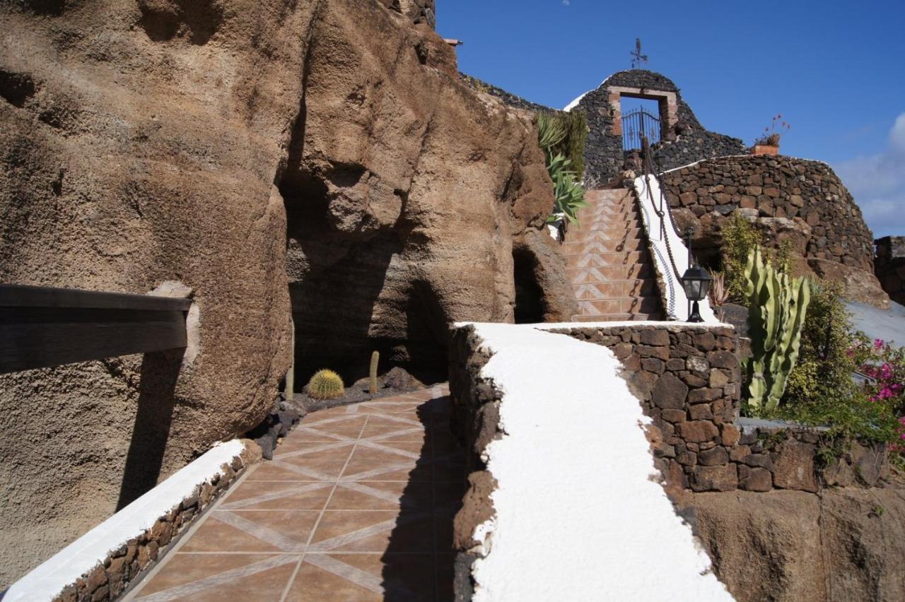 Castillo Lanzarote Villa Sophie - Luxury Villa -Sleep In A Volcanic Cave With Heated Pool Tias Bagian luar foto