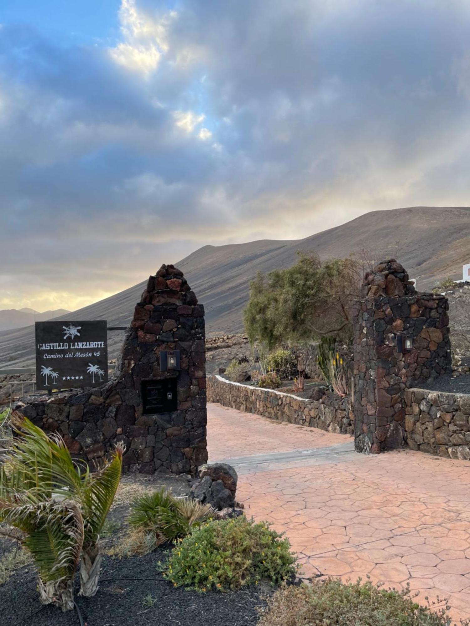 Castillo Lanzarote Villa Sophie - Luxury Villa -Sleep In A Volcanic Cave With Heated Pool Tias Bagian luar foto
