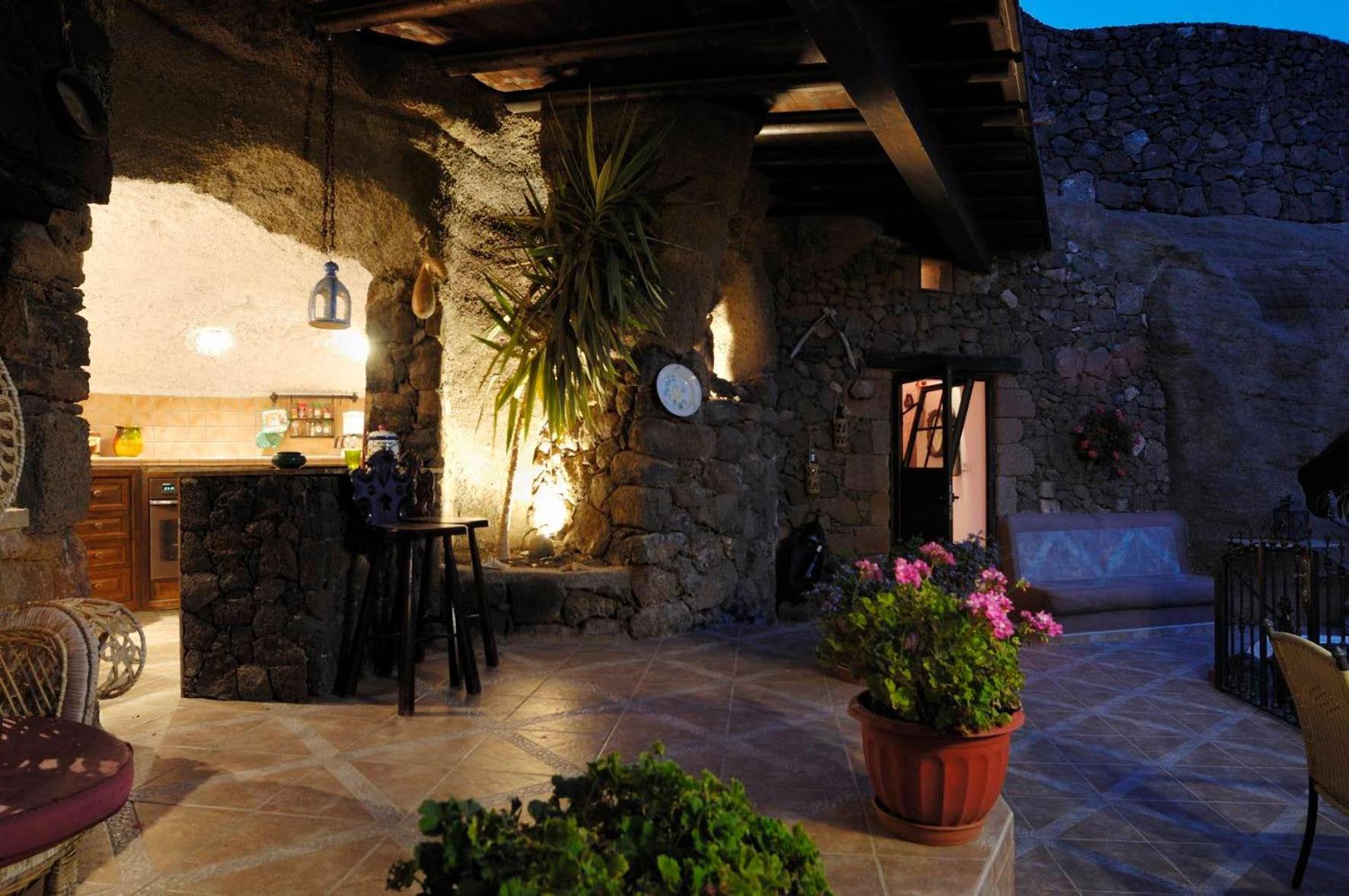 Castillo Lanzarote Villa Sophie - Luxury Villa -Sleep In A Volcanic Cave With Heated Pool Tias Bagian luar foto