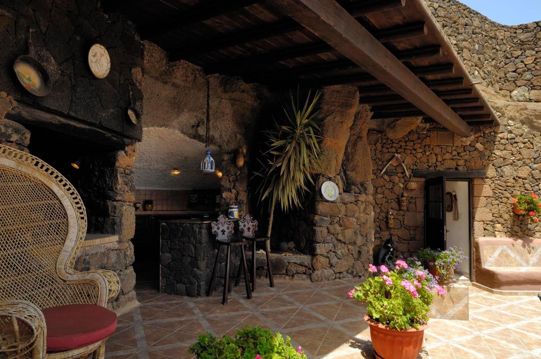 Castillo Lanzarote Villa Sophie - Luxury Villa -Sleep In A Volcanic Cave With Heated Pool Tias Bagian luar foto