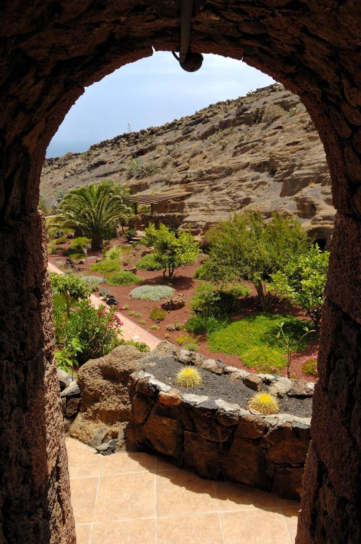 Castillo Lanzarote Villa Sophie - Luxury Villa -Sleep In A Volcanic Cave With Heated Pool Tias Bagian luar foto