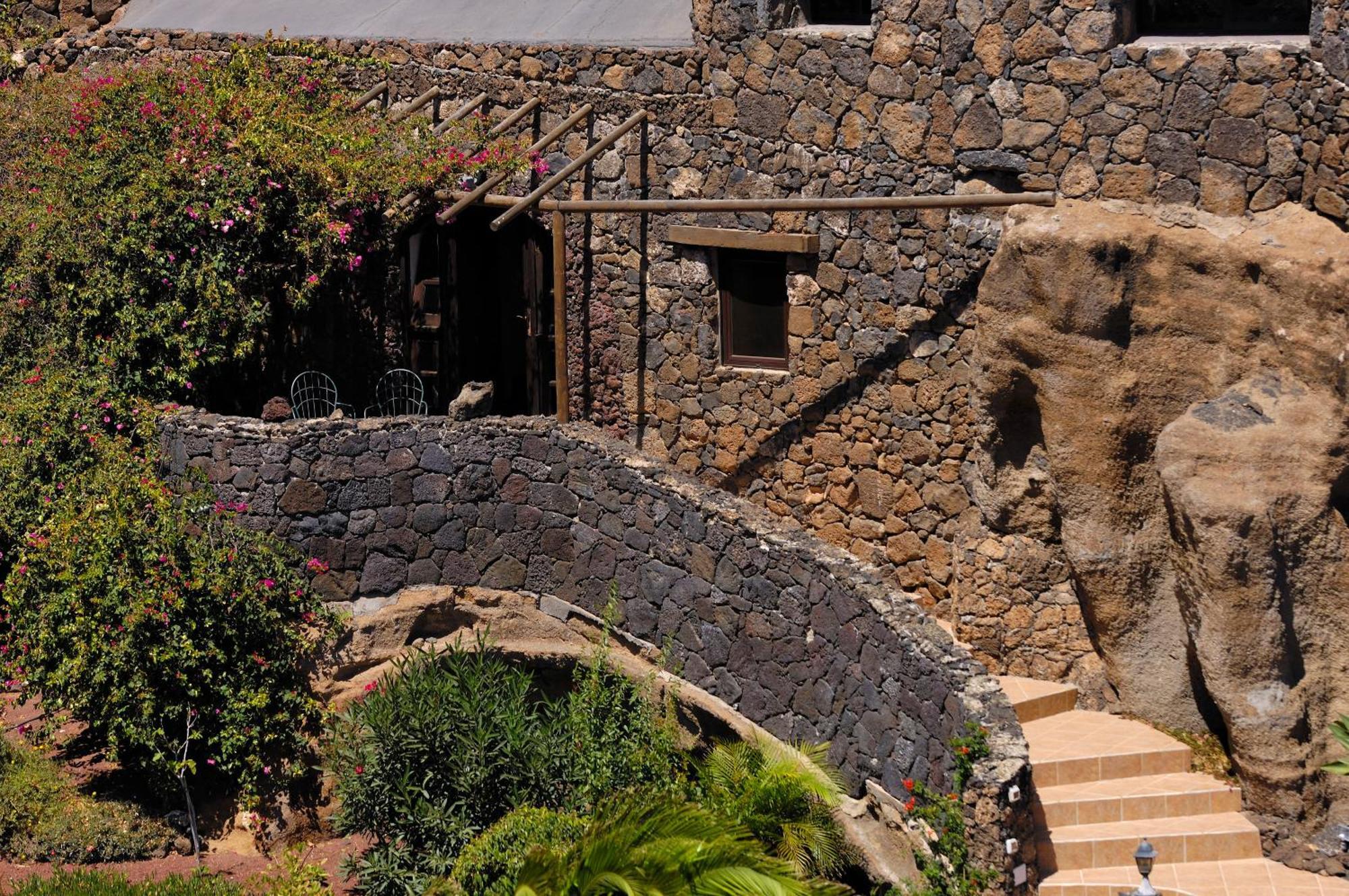 Castillo Lanzarote Villa Sophie - Luxury Villa -Sleep In A Volcanic Cave With Heated Pool Tias Bagian luar foto
