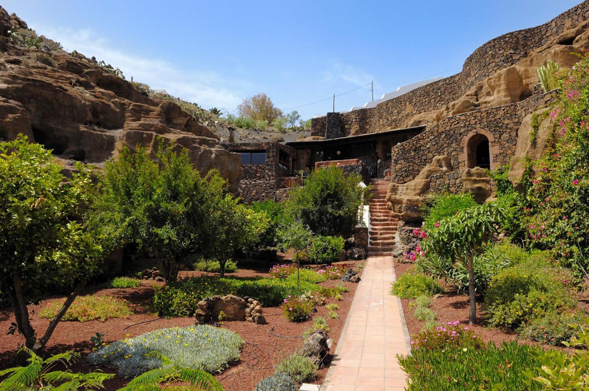 Castillo Lanzarote Villa Sophie - Luxury Villa -Sleep In A Volcanic Cave With Heated Pool Tias Bagian luar foto