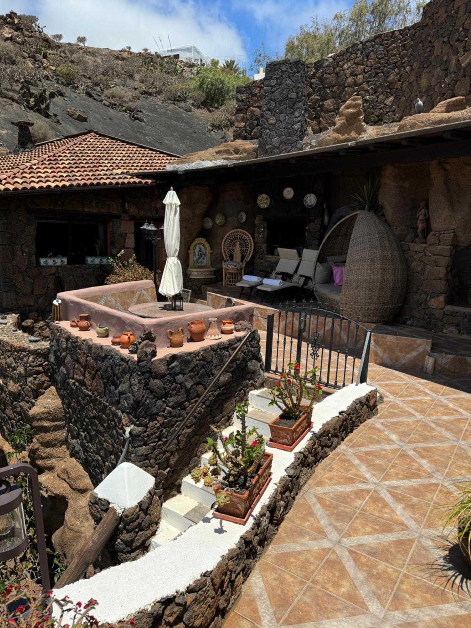 Castillo Lanzarote Villa Sophie - Luxury Villa -Sleep In A Volcanic Cave With Heated Pool Tias Bagian luar foto